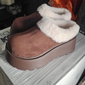 Cozy Brown Faux Fur Lined Platform Slippers